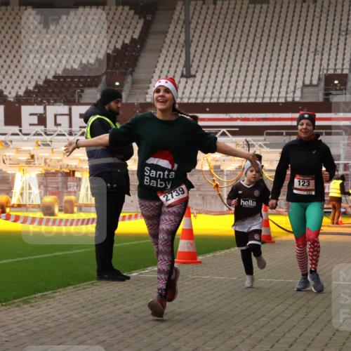 08.12.2024 - St. Pauli X-Mass-Run No. 14 Yannick Fuchs http://msf.ph/oto/7477604 08.12.2024 10:00:04 Ziel 123, 2478, 2480, 2739, 2958, 3294 meine-sportfotos.de