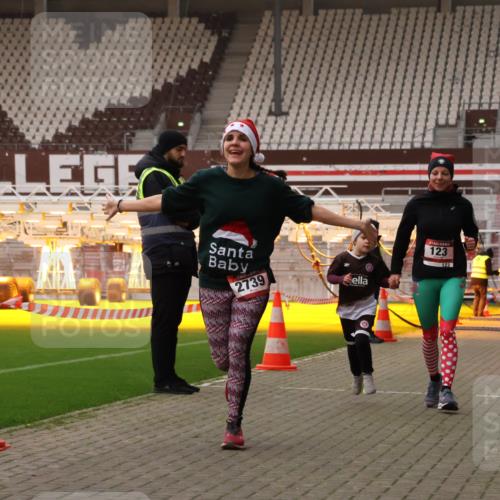08.12.2024 - St. Pauli X-Mass-Run No. 14 Yannick Fuchs http://msf.ph/oto/7477607 08.12.2024 10:00:04 Ziel 123, 2478, 2480, 2739, 2958, 3294 meine-sportfotos.de