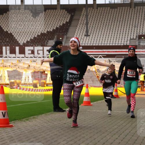 08.12.2024 - St. Pauli X-Mass-Run No. 14 Yannick Fuchs http://msf.ph/oto/7477610 08.12.2024 10:00:04 Ziel 123, 2478, 2480, 2739, 2958, 3294 meine-sportfotos.de