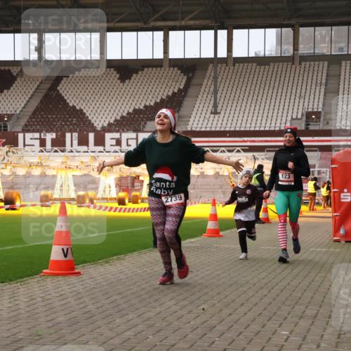 08.12.2024 - St. Pauli X-Mass-Run No. 14 Yannick Fuchs http://msf.ph/oto/7477626 08.12.2024 10:00:04 Ziel 123, 2478, 2480, 2739, 2958, 3294 meine-sportfotos.de