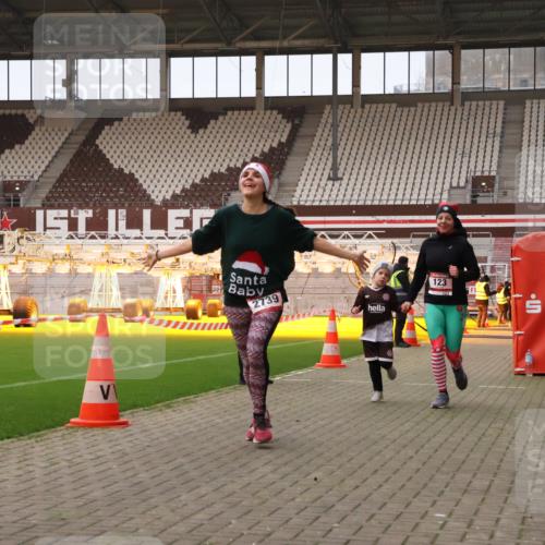 08.12.2024 - St. Pauli X-Mass-Run No. 14 Yannick Fuchs http://msf.ph/oto/7477629 08.12.2024 10:00:04 Ziel 123, 2478, 2480, 2739, 2958, 3294 meine-sportfotos.de