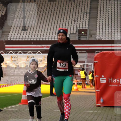 08.12.2024 - St. Pauli X-Mass-Run No. 14 Yannick Fuchs http://msf.ph/oto/7477640 08.12.2024 10:00:05 Ziel 123, 2478, 2480, 2739, 2958, 3172, 3294 meine-sportfotos.de