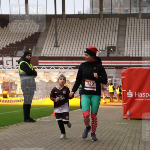 08.12.2024 - St. Pauli X-Mass-Run No. 14 Yannick Fuchs http://msf.ph/oto/7477649 08.12.2024 10:00:05 Ziel 123, 2478, 2480, 2739, 2958, 3172, 3294 meine-sportfotos.de