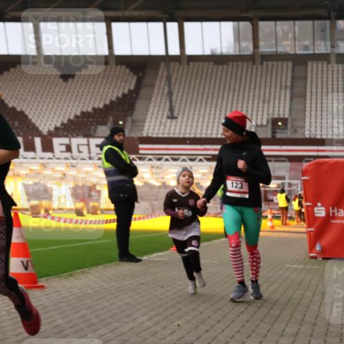 08.12.2024 - St. Pauli X-Mass-Run No. 14 Yannick Fuchs http://msf.ph/oto/7477652 08.12.2024 10:00:05 Ziel 123, 2478, 2480, 2739, 2958, 3172, 3294 meine-sportfotos.de