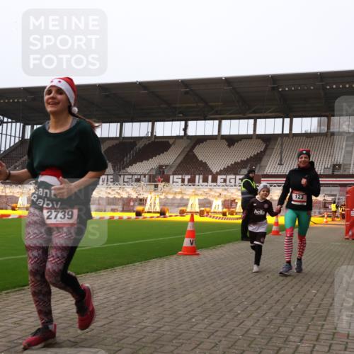 08.12.2024 - St. Pauli X-Mass-Run No. 14 Yannick Fuchs http://msf.ph/oto/7477675 08.12.2024 10:00:06 Ziel 123, 2478, 2480, 2739, 2958, 3172, 3294 meine-sportfotos.de