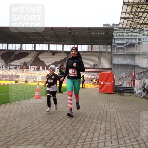 08.12.2024 - St. Pauli X-Mass-Run No. 14 Yannick Fuchs http://msf.ph/oto/7477682 08.12.2024 10:00:07 Ziel 123, 2478, 2480, 2739, 2958, 3172, 3294 meine-sportfotos.de