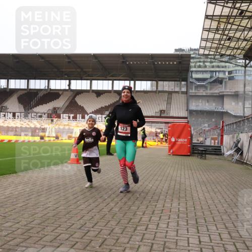 08.12.2024 - St. Pauli X-Mass-Run No. 14 Yannick Fuchs http://msf.ph/oto/7477688 08.12.2024 10:00:07 Ziel 123, 2478, 2480, 2739, 2958, 3172, 3294 meine-sportfotos.de