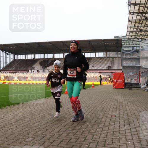 08.12.2024 - St. Pauli X-Mass-Run No. 14 Yannick Fuchs http://msf.ph/oto/7477708 08.12.2024 10:00:08 Ziel 123, 2478, 2480, 2739, 2958, 3013, 3015, 3172, 3294 meine-sportfotos.de