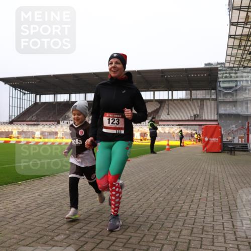 08.12.2024 - St. Pauli X-Mass-Run No. 14 Yannick Fuchs http://msf.ph/oto/7477721 08.12.2024 10:00:08 Ziel 123, 2478, 2480, 2739, 2958, 3013, 3015, 3172, 3294 meine-sportfotos.de