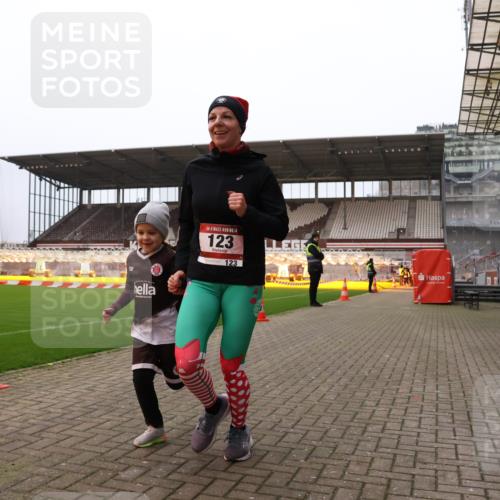 08.12.2024 - St. Pauli X-Mass-Run No. 14 Yannick Fuchs http://msf.ph/oto/7477723 08.12.2024 10:00:08 Ziel 123, 2478, 2480, 2739, 2958, 3013, 3015, 3172, 3294 meine-sportfotos.de