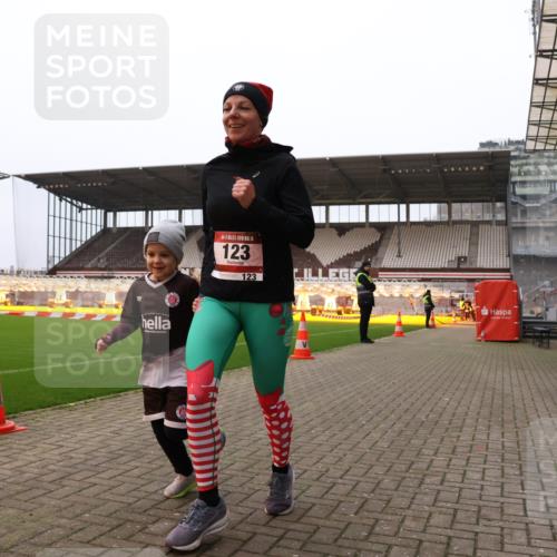 08.12.2024 - St. Pauli X-Mass-Run No. 14 Yannick Fuchs http://msf.ph/oto/7477726 08.12.2024 10:00:08 Ziel 123, 2478, 2480, 2739, 2958, 3013, 3015, 3172, 3294 meine-sportfotos.de