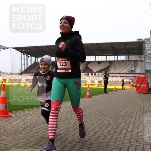 08.12.2024 - St. Pauli X-Mass-Run No. 14 Yannick Fuchs http://msf.ph/oto/7477729 08.12.2024 10:00:08 Ziel 123, 2478, 2480, 2739, 2958, 3013, 3015, 3172, 3294 meine-sportfotos.de