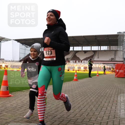 08.12.2024 - St. Pauli X-Mass-Run No. 14 Yannick Fuchs http://msf.ph/oto/7477732 08.12.2024 10:00:08 Ziel 123, 2478, 2480, 2739, 2958, 3013, 3015, 3172, 3294 meine-sportfotos.de