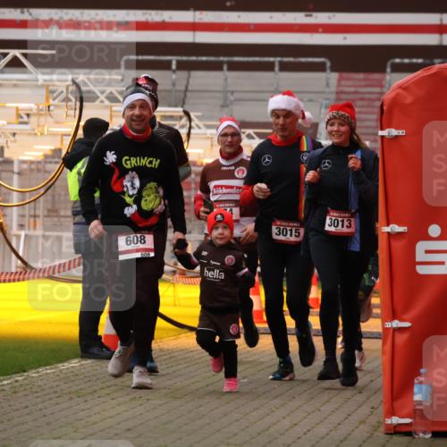 08.12.2024 - St. Pauli X-Mass-Run No. 14 Yannick Fuchs http://msf.ph/oto/7477738 08.12.2024 10:00:18 Ziel 174, 259, 484, 608, 3013, 3015, 3170, 3172 meine-sportfotos.de