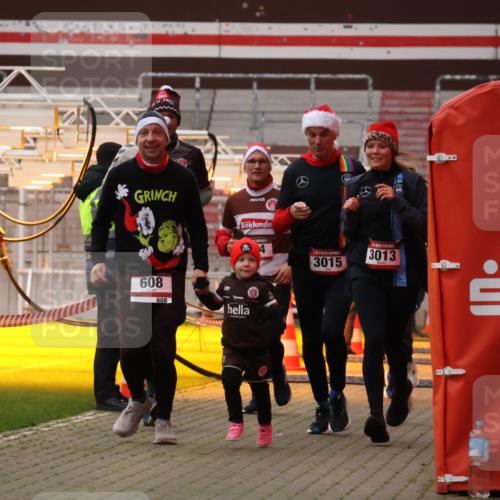 08.12.2024 - St. Pauli X-Mass-Run No. 14 Yannick Fuchs http://msf.ph/oto/7477743 08.12.2024 10:00:18 Ziel 174, 259, 484, 608, 3013, 3015, 3170, 3172 meine-sportfotos.de