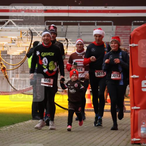 08.12.2024 - St. Pauli X-Mass-Run No. 14 Yannick Fuchs http://msf.ph/oto/7477746 08.12.2024 10:00:18 Ziel 174, 259, 484, 608, 3013, 3015, 3170, 3172 meine-sportfotos.de