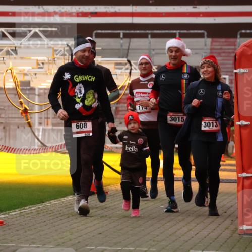 08.12.2024 - St. Pauli X-Mass-Run No. 14 Yannick Fuchs http://msf.ph/oto/7477750 08.12.2024 10:00:19 Ziel 174, 259, 484, 608, 3013, 3015, 3170, 3172 meine-sportfotos.de
