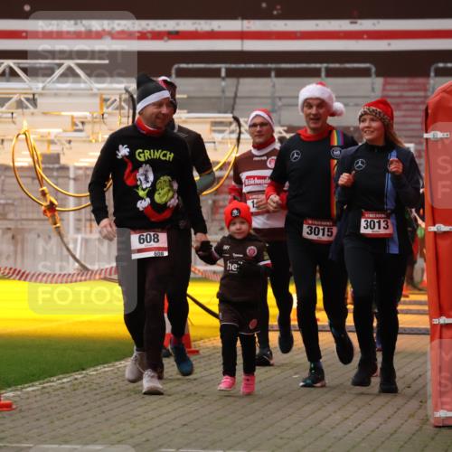 08.12.2024 - St. Pauli X-Mass-Run No. 14 Yannick Fuchs http://msf.ph/oto/7477753 08.12.2024 10:00:19 Ziel 174, 259, 484, 608, 3013, 3015, 3170, 3172 meine-sportfotos.de