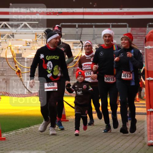 08.12.2024 - St. Pauli X-Mass-Run No. 14 Yannick Fuchs http://msf.ph/oto/7477756 08.12.2024 10:00:19 Ziel 174, 259, 484, 608, 3013, 3015, 3170, 3172 meine-sportfotos.de