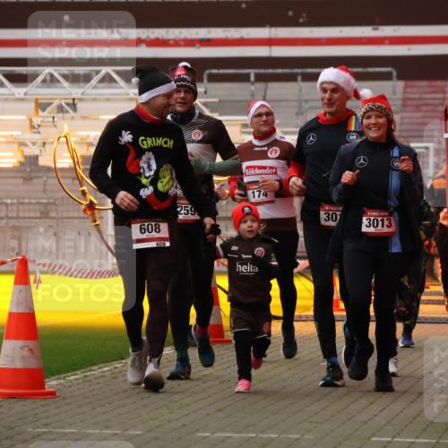 08.12.2024 - St. Pauli X-Mass-Run No. 14 Yannick Fuchs http://msf.ph/oto/7477759 08.12.2024 10:00:19 Ziel 174, 259, 484, 608, 3013, 3015, 3170, 3172 meine-sportfotos.de