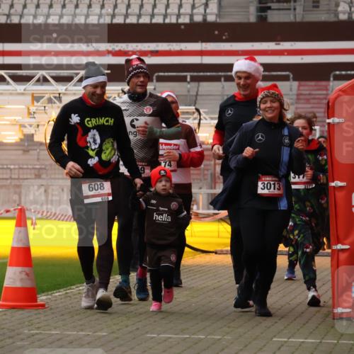 08.12.2024 - St. Pauli X-Mass-Run No. 14 Yannick Fuchs http://msf.ph/oto/7477769 08.12.2024 10:00:20 Ziel 174, 259, 484, 608, 1393, 3013, 3015, 3170, 3172 meine-sportfotos.de