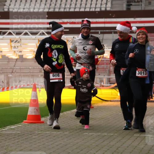 08.12.2024 - St. Pauli X-Mass-Run No. 14 Yannick Fuchs http://msf.ph/oto/7477788 08.12.2024 10:00:21 Ziel 174, 259, 484, 608, 1393, 3013, 3015, 3170, 3172 meine-sportfotos.de