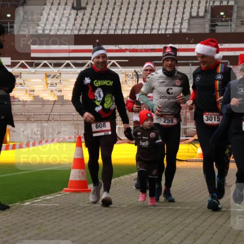 08.12.2024 - St. Pauli X-Mass-Run No. 14 Yannick Fuchs http://msf.ph/oto/7477794 08.12.2024 10:00:21 Ziel 174, 259, 484, 608, 1393, 3013, 3015, 3170, 3172 meine-sportfotos.de