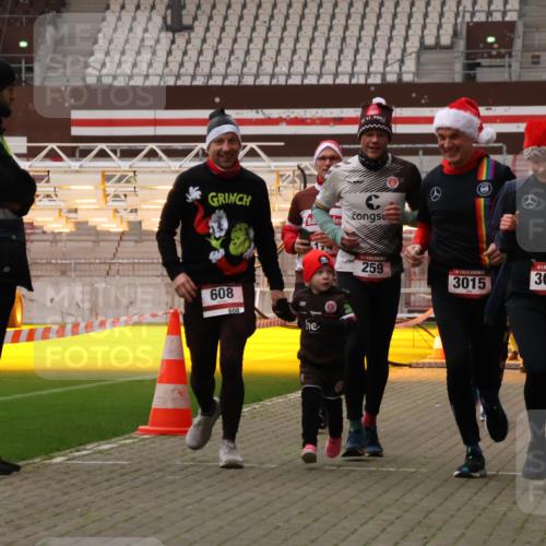08.12.2024 - St. Pauli X-Mass-Run No. 14 Yannick Fuchs http://msf.ph/oto/7477796 08.12.2024 10:00:22 Ziel 174, 259, 484, 608, 1393, 3013, 3015, 3170, 3172 meine-sportfotos.de