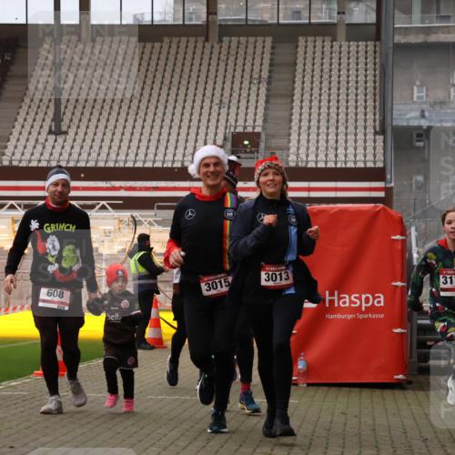 08.12.2024 - St. Pauli X-Mass-Run No. 14 Yannick Fuchs http://msf.ph/oto/7477812 08.12.2024 10:00:23 Ziel 174, 259, 484, 608, 1393, 1725, 3013, 3015, 3170, 3172 meine-sportfotos.de