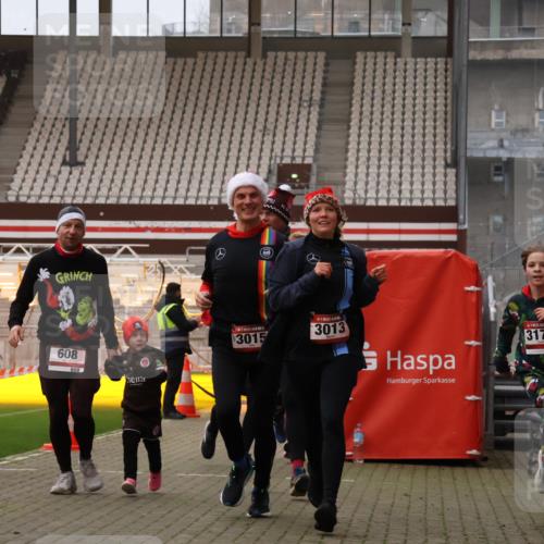 08.12.2024 - St. Pauli X-Mass-Run No. 14 Yannick Fuchs http://msf.ph/oto/7477815 08.12.2024 10:00:23 Ziel 174, 259, 484, 608, 1393, 1725, 3013, 3015, 3170, 3172 meine-sportfotos.de