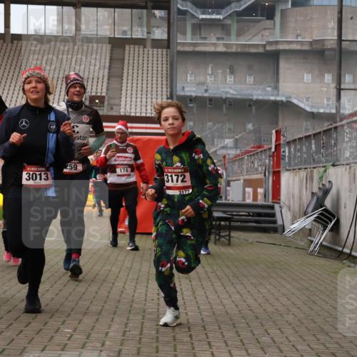 08.12.2024 - St. Pauli X-Mass-Run No. 14 Yannick Fuchs http://msf.ph/oto/7477835 08.12.2024 10:00:24 Ziel 174, 259, 484, 608, 1393, 1725, 3013, 3015, 3170, 3172 meine-sportfotos.de