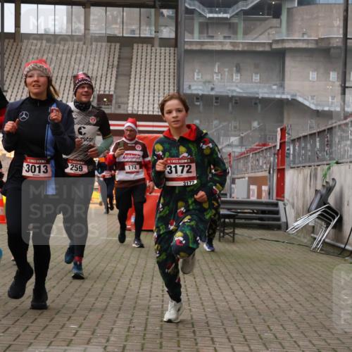 08.12.2024 - St. Pauli X-Mass-Run No. 14 Yannick Fuchs http://msf.ph/oto/7477839 08.12.2024 10:00:24 Ziel 174, 259, 484, 608, 1393, 1725, 3013, 3015, 3170, 3172 meine-sportfotos.de