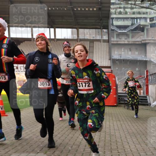 08.12.2024 - St. Pauli X-Mass-Run No. 14 Yannick Fuchs http://msf.ph/oto/7477853 08.12.2024 10:00:25 Ziel 174, 259, 484, 608, 1393, 1725, 2760, 3013, 3015, 3170, 3172 meine-sportfotos.de