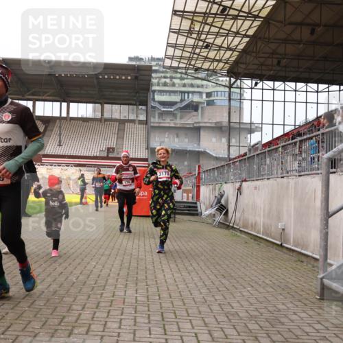 08.12.2024 - St. Pauli X-Mass-Run No. 14 Yannick Fuchs http://msf.ph/oto/7477869 08.12.2024 10:00:26 Ziel 174, 259, 484, 608, 1393, 1725, 2760, 3013, 3015, 3170, 3172 meine-sportfotos.de
