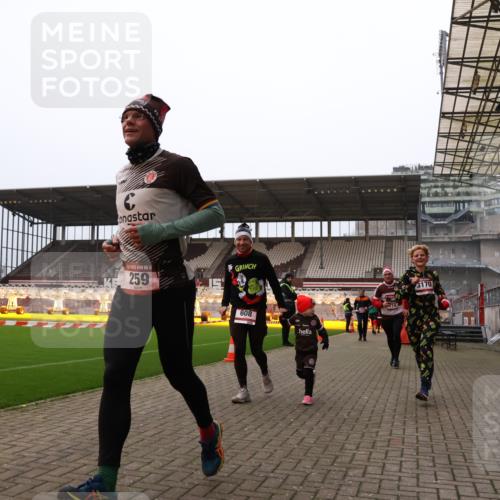 08.12.2024 - St. Pauli X-Mass-Run No. 14 Yannick Fuchs http://msf.ph/oto/7477879 08.12.2024 10:00:27 Ziel 174, 259, 484, 608, 1393, 1725, 2760, 3013, 3015, 3170, 3172 meine-sportfotos.de