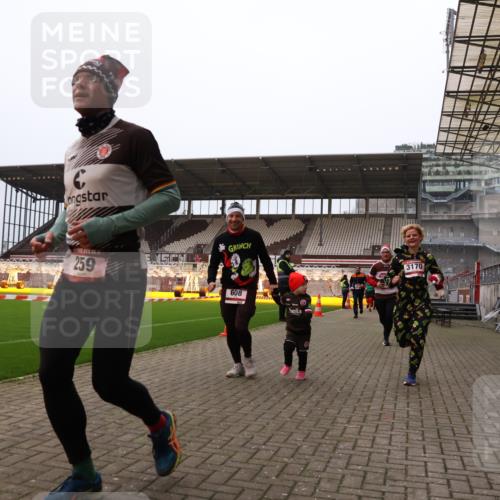 08.12.2024 - St. Pauli X-Mass-Run No. 14 Yannick Fuchs http://msf.ph/oto/7477887 08.12.2024 10:00:27 Ziel 174, 259, 484, 608, 1393, 1725, 2760, 3013, 3015, 3170, 3172 meine-sportfotos.de