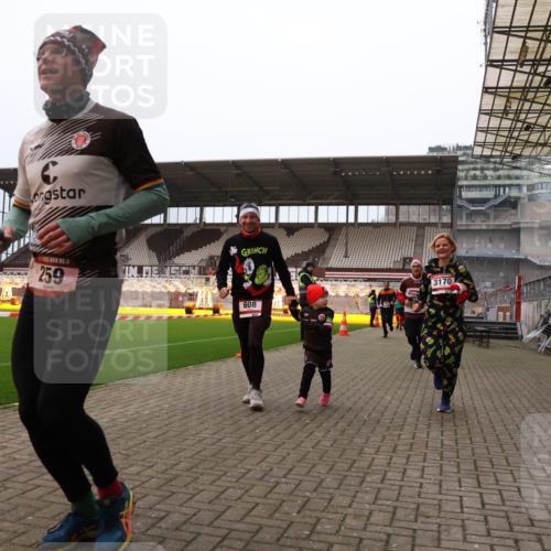 08.12.2024 - St. Pauli X-Mass-Run No. 14 Yannick Fuchs http://msf.ph/oto/7477890 08.12.2024 10:00:27 Ziel 174, 259, 484, 608, 1393, 1725, 2760, 3013, 3015, 3170, 3172 meine-sportfotos.de