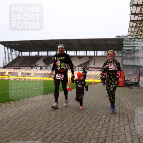 08.12.2024 - St. Pauli X-Mass-Run No. 14 Yannick Fuchs http://msf.ph/oto/7477894 08.12.2024 10:00:27 Ziel 174, 259, 484, 608, 1393, 1725, 2760, 3013, 3015, 3170, 3172 meine-sportfotos.de