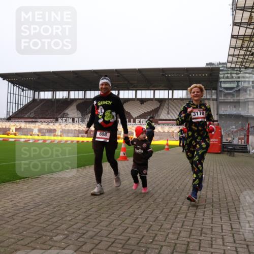 08.12.2024 - St. Pauli X-Mass-Run No. 14 Yannick Fuchs http://msf.ph/oto/7477896 08.12.2024 10:00:28 Ziel 174, 259, 484, 608, 1393, 1725, 2760, 3013, 3015, 3170, 3172 meine-sportfotos.de