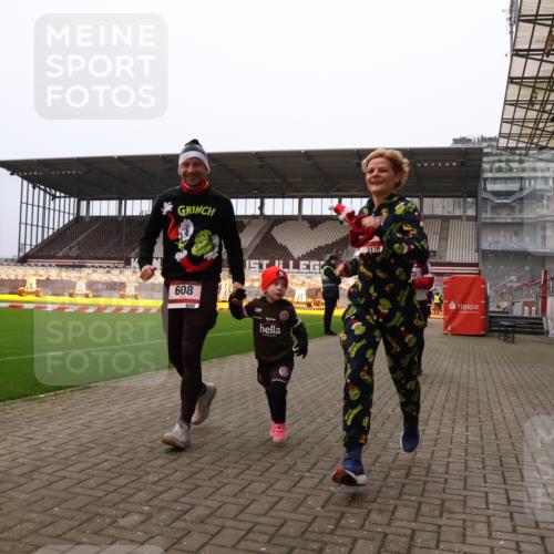 08.12.2024 - St. Pauli X-Mass-Run No. 14 Yannick Fuchs http://msf.ph/oto/7477913 08.12.2024 10:00:28 Ziel 174, 259, 484, 608, 1393, 1725, 2760, 3013, 3015, 3170, 3172 meine-sportfotos.de
