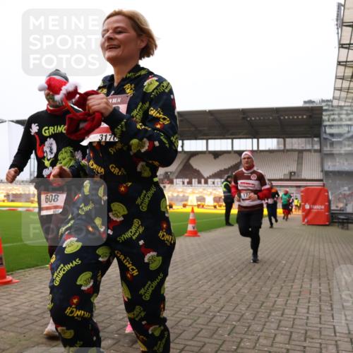 08.12.2024 - St. Pauli X-Mass-Run No. 14 Yannick Fuchs http://msf.ph/oto/7477922 08.12.2024 10:00:28 Ziel 174, 259, 484, 608, 1393, 1725, 2760, 3013, 3015, 3170, 3172 meine-sportfotos.de