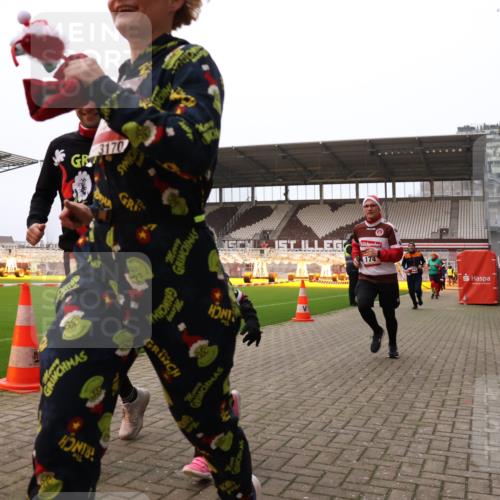 08.12.2024 - St. Pauli X-Mass-Run No. 14 Yannick Fuchs http://msf.ph/oto/7477925 08.12.2024 10:00:28 Ziel 174, 259, 484, 608, 1393, 1725, 2760, 3013, 3015, 3170, 3172 meine-sportfotos.de