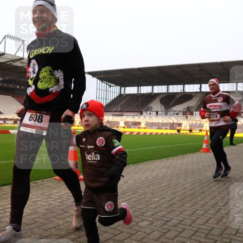 08.12.2024 - St. Pauli X-Mass-Run No. 14 Yannick Fuchs http://msf.ph/oto/7477928 08.12.2024 10:00:29 Ziel 174, 259, 484, 608, 1393, 1725, 2760, 3013, 3015, 3170, 3172 meine-sportfotos.de