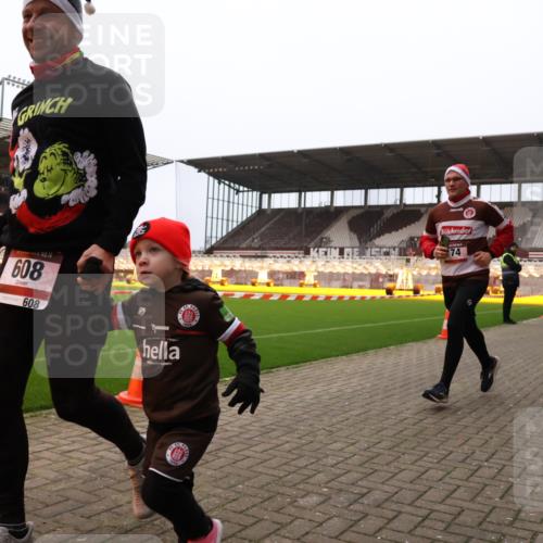 08.12.2024 - St. Pauli X-Mass-Run No. 14 Yannick Fuchs http://msf.ph/oto/7477932 08.12.2024 10:00:29 Ziel 174, 259, 484, 608, 1393, 1725, 2760, 3013, 3015, 3170, 3172 meine-sportfotos.de