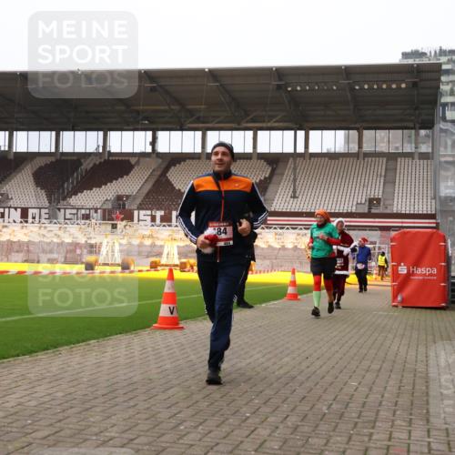 08.12.2024 - St. Pauli X-Mass-Run No. 14 Yannick Fuchs http://msf.ph/oto/7477966 08.12.2024 10:00:31 Ziel 174, 259, 484, 608, 1393, 1725, 2760, 3013, 3015, 3170 meine-sportfotos.de