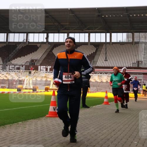 08.12.2024 - St. Pauli X-Mass-Run No. 14 Yannick Fuchs http://msf.ph/oto/7477973 08.12.2024 10:00:32 Ziel 174, 259, 484, 608, 1393, 1725, 2760, 3013, 3015, 3170 meine-sportfotos.de