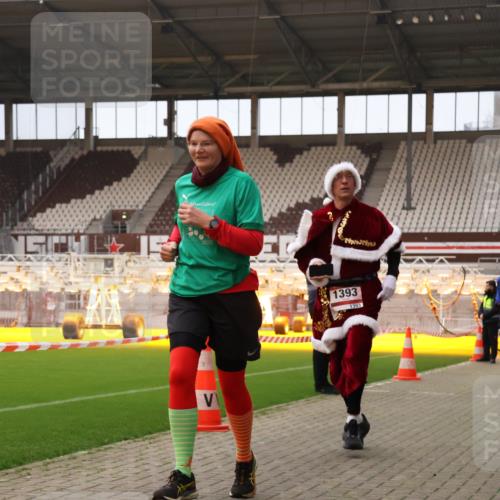08.12.2024 - St. Pauli X-Mass-Run No. 14 Yannick Fuchs http://msf.ph/oto/7478019 08.12.2024 10:00:34 Ziel 174, 259, 484, 608, 1393, 1725, 2760, 3170 meine-sportfotos.de