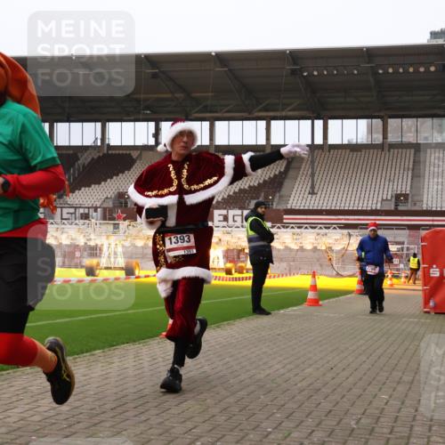 08.12.2024 - St. Pauli X-Mass-Run No. 14 Yannick Fuchs http://msf.ph/oto/7478037 08.12.2024 10:00:35 Ziel 174, 259, 484, 608, 1393, 1725, 2760, 3170 meine-sportfotos.de