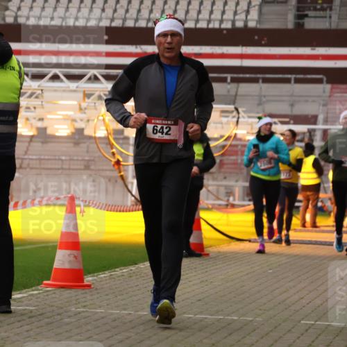 08.12.2024 - St. Pauli X-Mass-Run No. 14 Yannick Fuchs http://msf.ph/oto/7478164 08.12.2024 10:00:55 Ziel 410, 642, 1750, 1773, 2447, 2808, 2809, 3033 meine-sportfotos.de