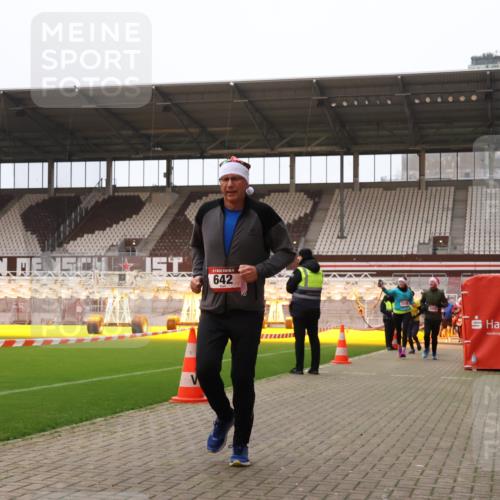 08.12.2024 - St. Pauli X-Mass-Run No. 14 Yannick Fuchs http://msf.ph/oto/7478181 08.12.2024 10:00:58 Ziel 410, 642, 1750, 1773, 2447, 2808, 2809, 3033 meine-sportfotos.de
